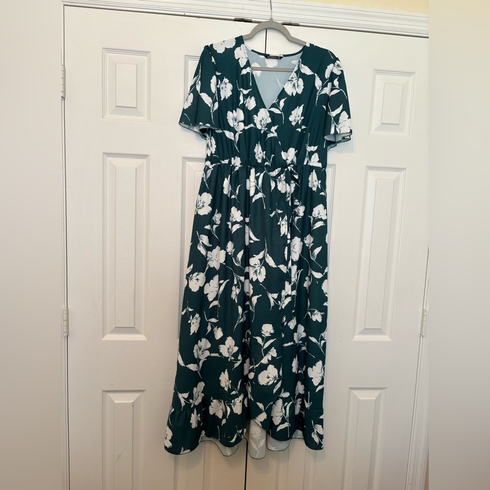Used green floral wrap tie dress. Size 14.